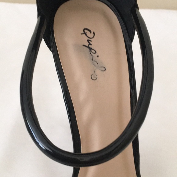 Qupid Heels Size 8 Black Stilettos - Picture 4 of 4